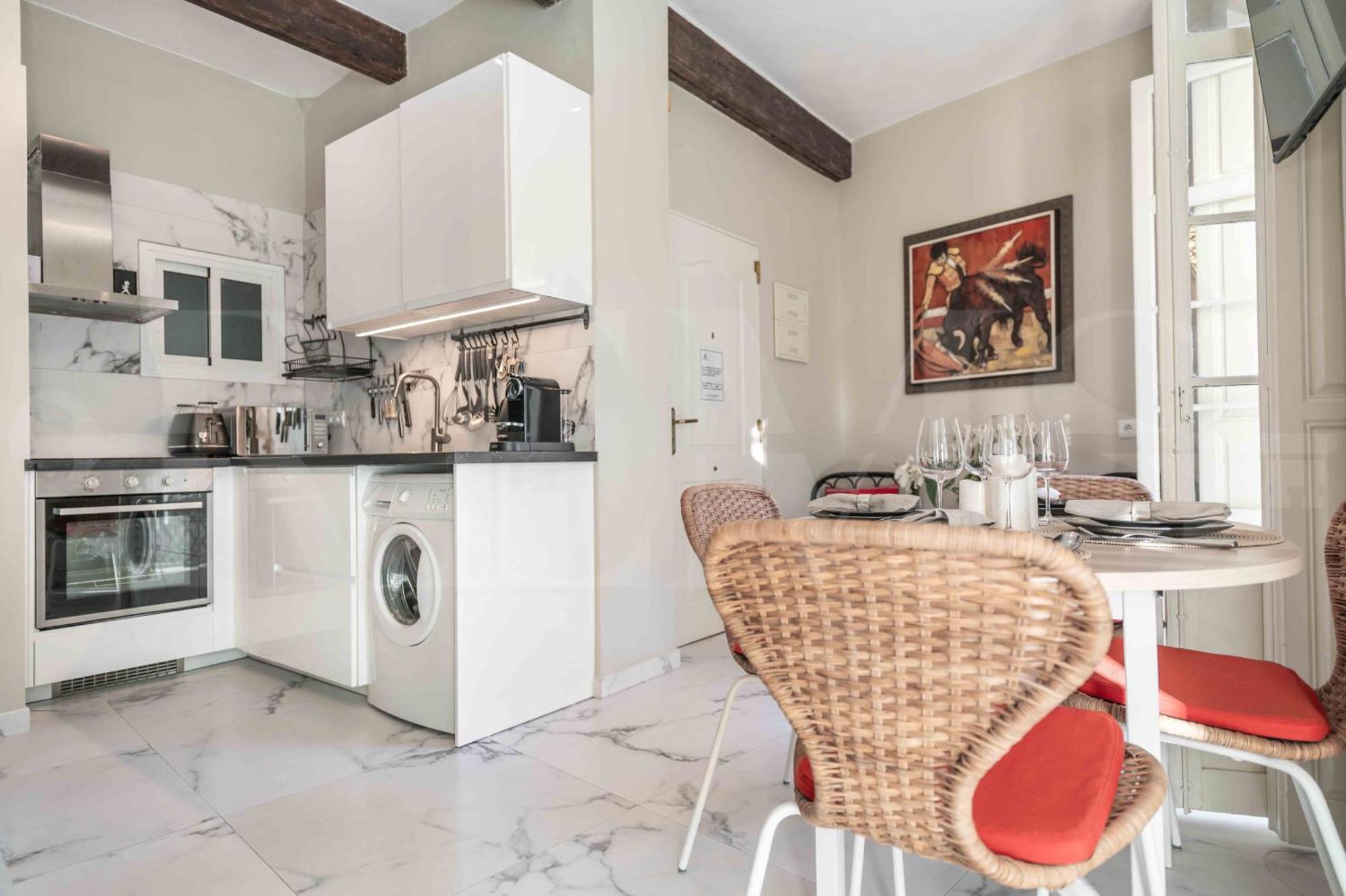 Apartment & Authentic With Balcony By Rems