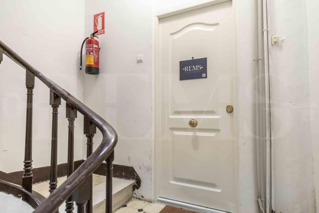 & Authentic With Balcony By Rems Apartment *