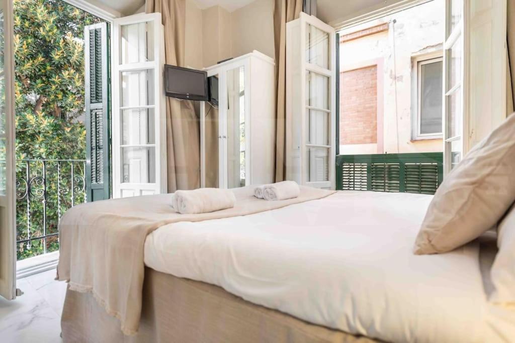 & Authentic With Balcony By Rems Apartment